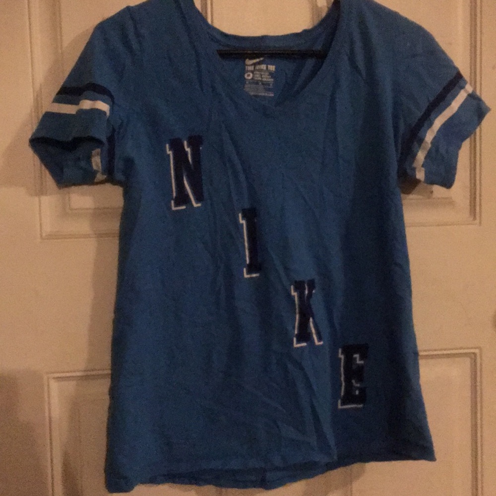 T shirt v neck